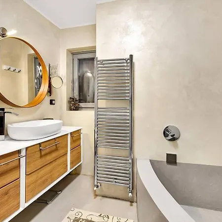 Garden, Charme And Luxury In The Center Of * Milan