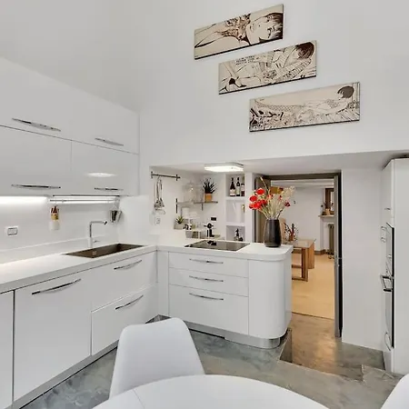 Garden, Charme And Luxury In The Center Of Holiday home Milan