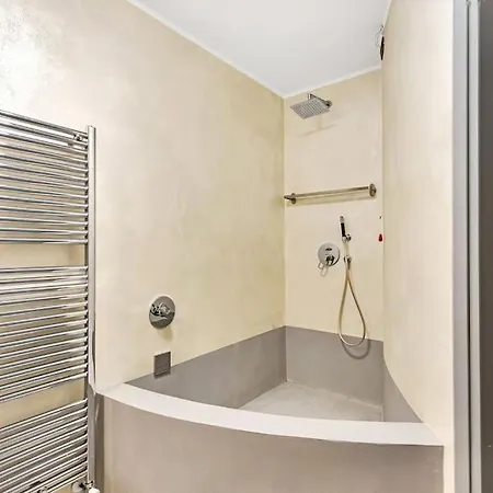 Garden, Charme And Luxury In The Center Of Milan