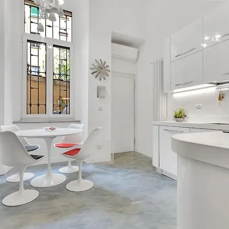 Garden, Charme And Luxury In The Center Of * Milan